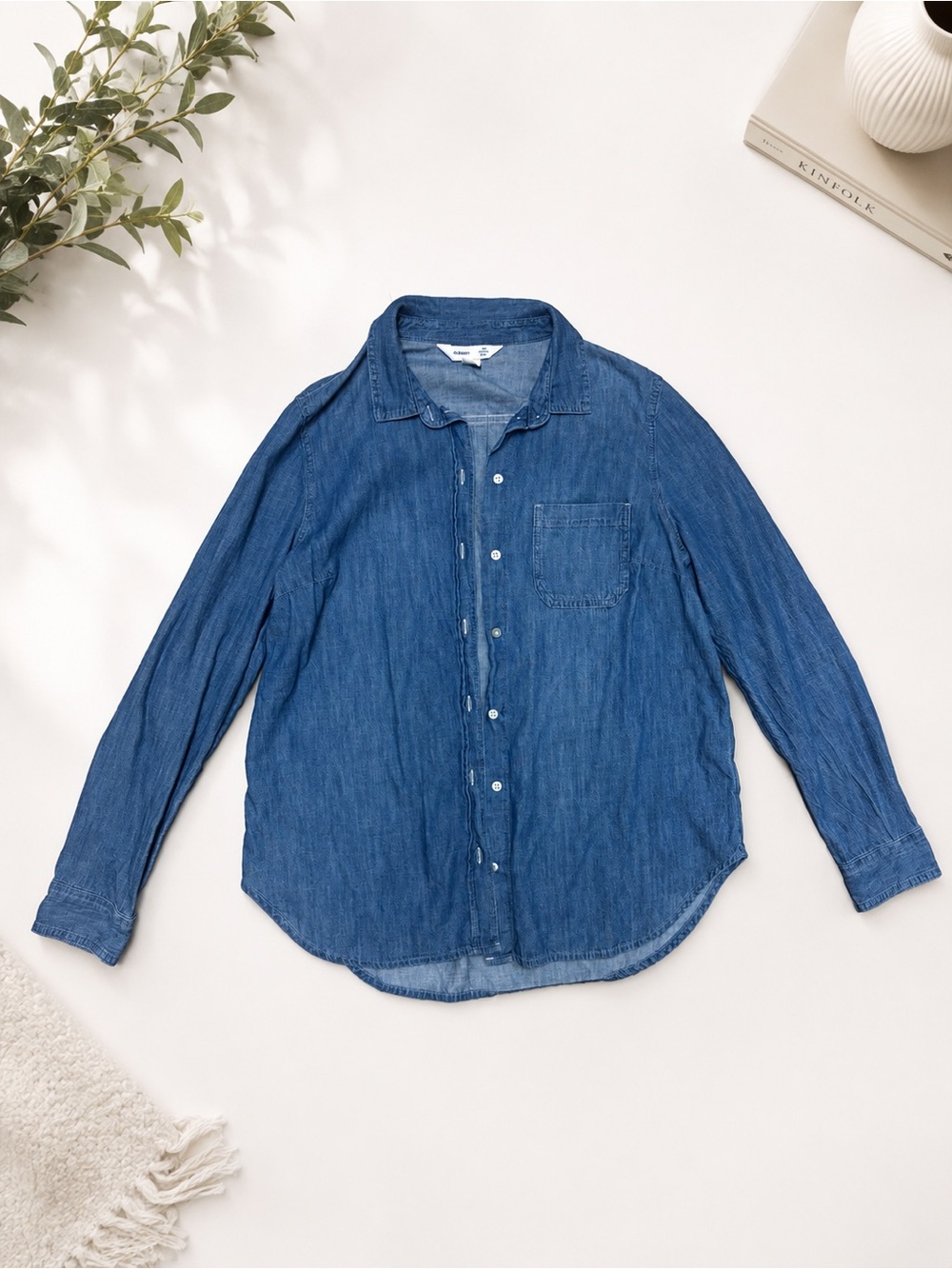 Old Navy Chambray Denim Button Down Shirt Medium | Lightweight Classic Top - Picture 2 of 4